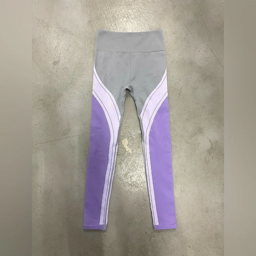 NWT Fabletics High Waisted Seamless Colorblock Purple Lilac Leggings MEDIUM - Picture 7 of 9